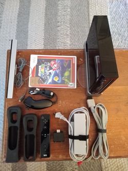 Nintendo Wii Black Console Bundle (RVL-001 GameCube Compatible)