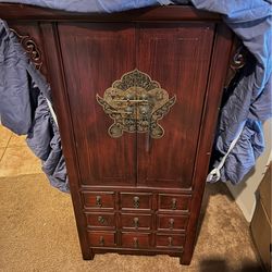 Little Chinese table it’s old