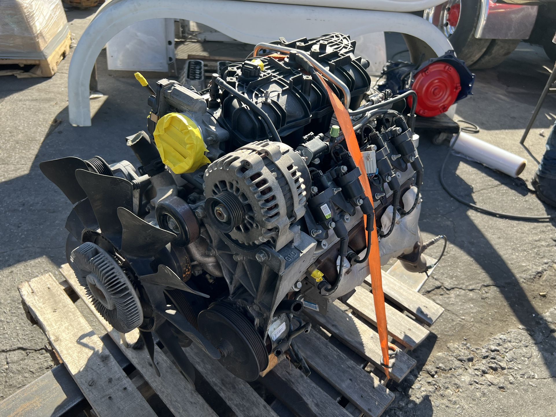 6.0 LY6 Engine Complete Ls 2009 for Sale in Cty Of Cmmrce, CA OfferUp