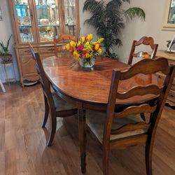 Great Condition Five Chairs Perfectly New Felt Table Top Cover Cushions In Excellent Condition Everything Gr Set With Extender and great Protector Pad