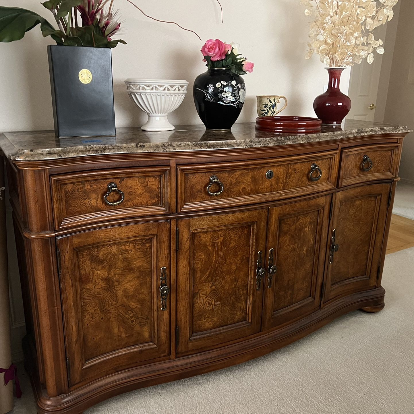 Estate Sale: Thomasville, Marble Buffet,Like New.. Est Sale: Also Selling Matching Dining Table With Protective Pad, 2 Extensions, 8 Dining Chairs,o