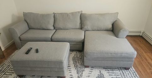 Large Grey Sectional Couch with Ottoman – Like New! 🛋️