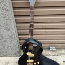 Bass Guitar. Like New 