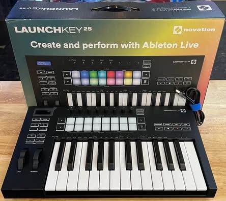 Novation Launchkey 25 MK3 MIDI Keyboard Controller