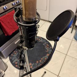 Condenser Mic MXL v69 w/ Stand And Pop Filter