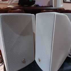 YAMAHA. 4 SPEAKERS WITH MOUNT