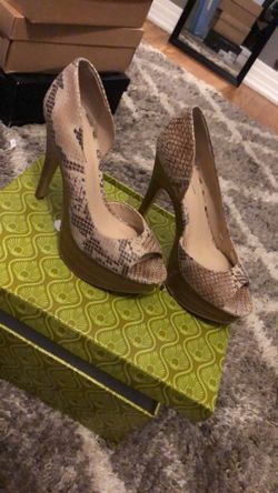 Size 6 snake skin heels 4.5” heels $8