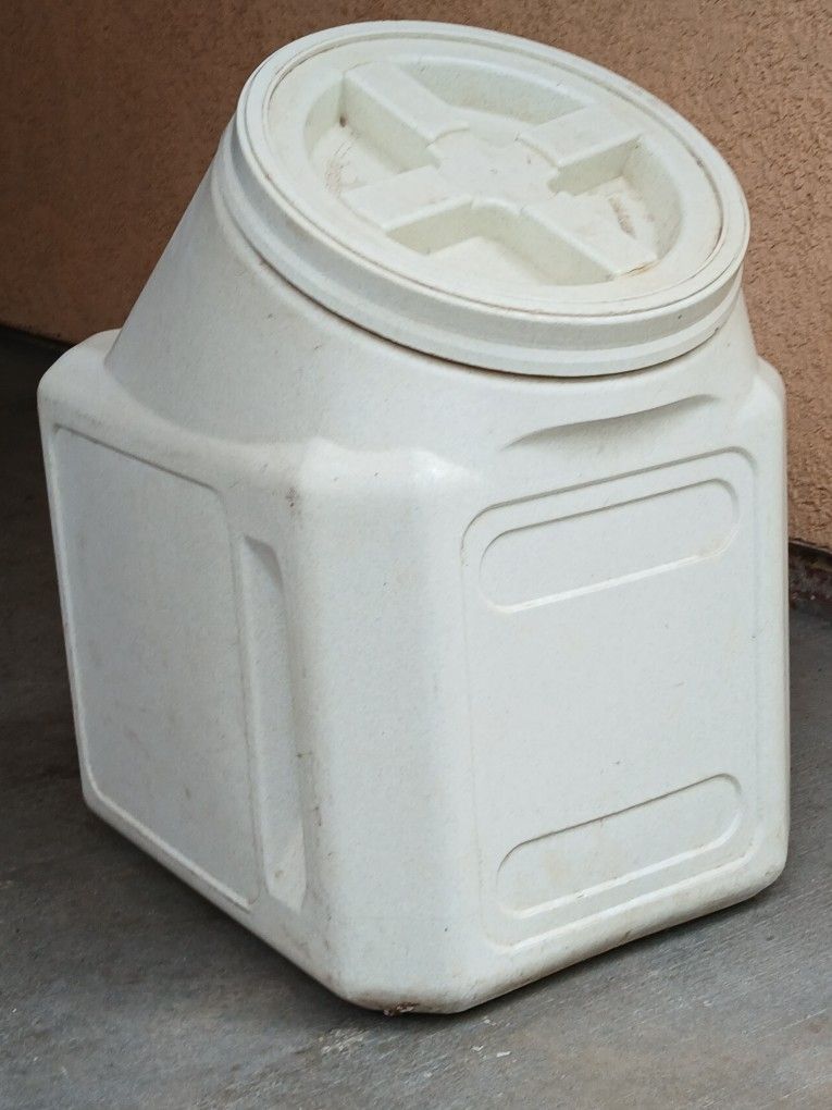 Dog Food Bin