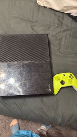 Xbox One With 2 controllers