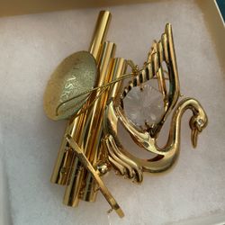 Goldtone Swan with Crystal chime Alaska