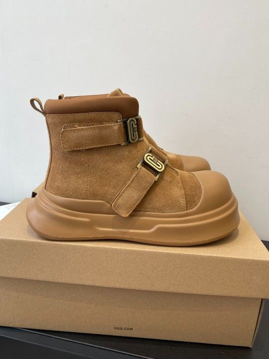 UGG Snow Boots Chunky Motorcycle Boots Essential Winter Warmth for Women