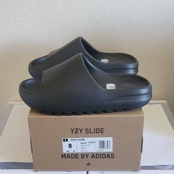 Yeezy Slide Onyx Brand New DS 💯 Authentic Size 8m