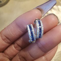 NEW WHITE GOLD BLUE WHITE DIAMOND OMEGA STUD EARRINGS