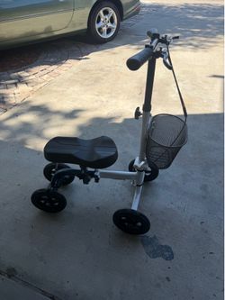Knee scooter for injuries