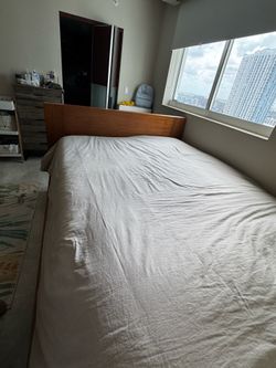 Bed frame queen size