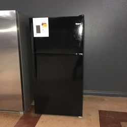 Whirlpool Apartment Size Top Freezer Refrigerator In Black 💥💥 LRPXD
