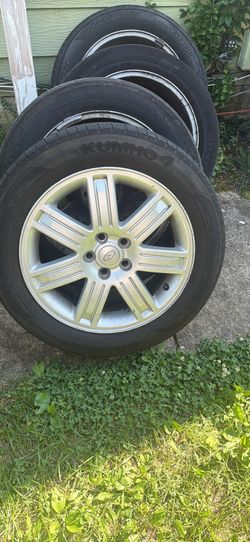 A set of four 19 inch Range Rover rims