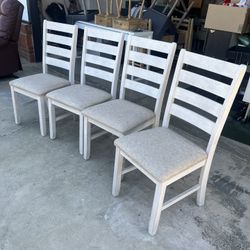 4  Dining Chairs Very Good Condition 