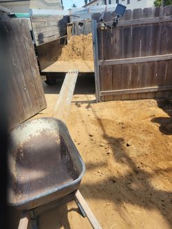 Free clean dirt.
