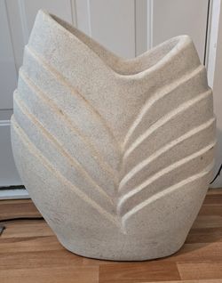 Vtg. Large cream color ceramic planter/pottery textured leaf inspired ridge pattern Art Deco design  23x19  80's