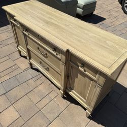 Thomasville Sideboard/ Dresser