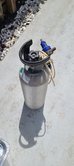 C02 Tank With Regulator