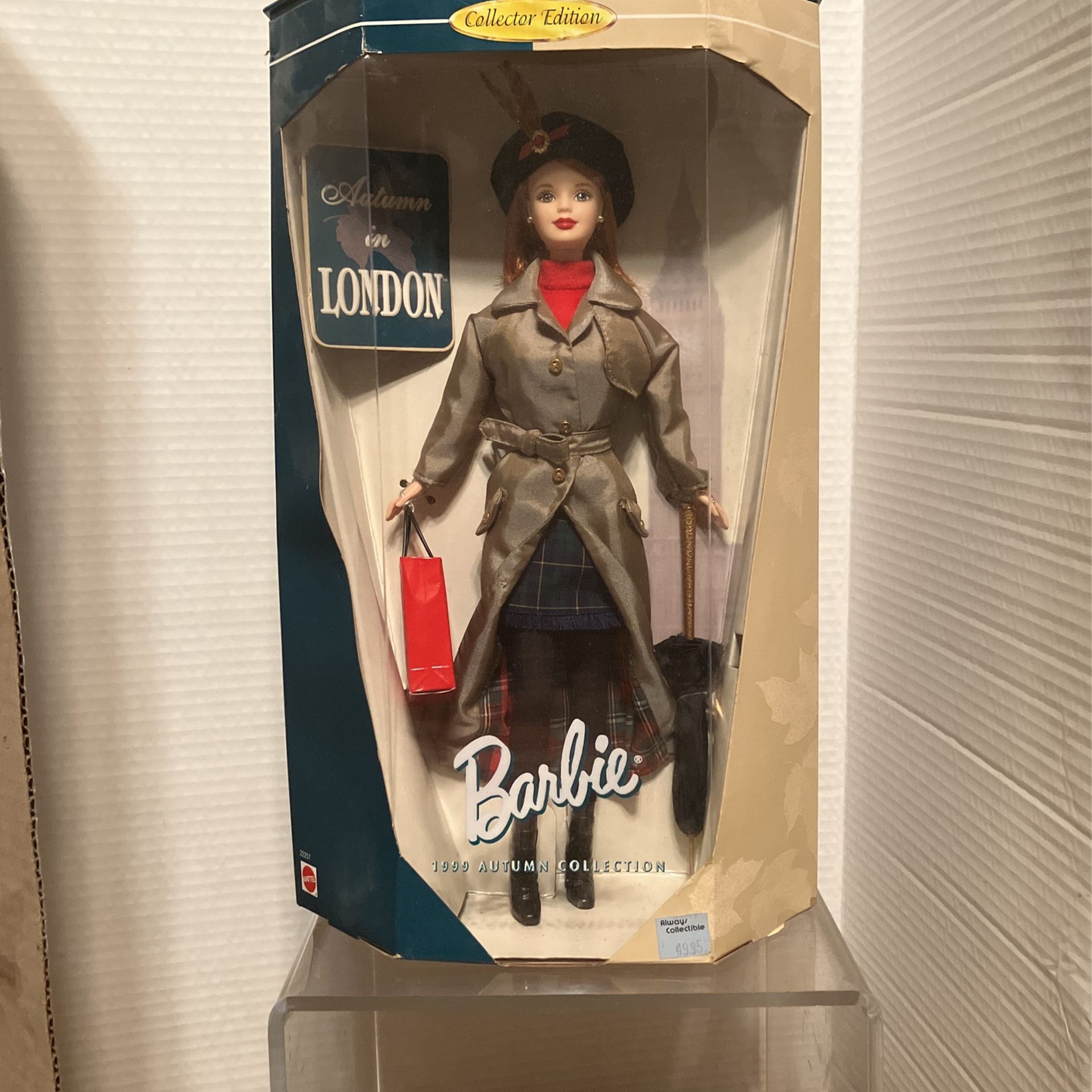 Mint New City Seasons Collector Edition Barbie Autumn In London, 1999 Autumn Collection 22257