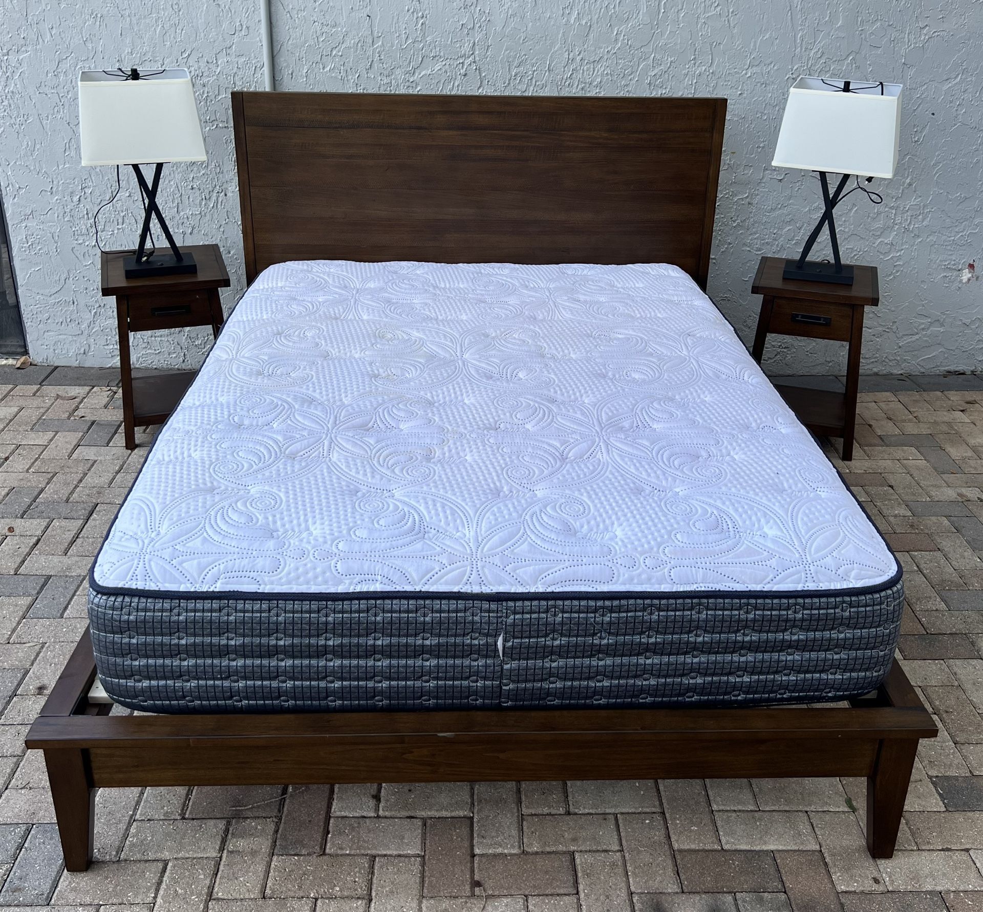 Queen size bedroom set, it’s like new. mattress included. I can deliver for an additional cost.