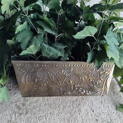 Tin Basket With Vines 