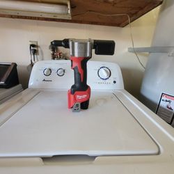 Milwaukee M12 Cordless Rivet tool 