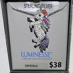 Silves Crystal Unicorn Pendant