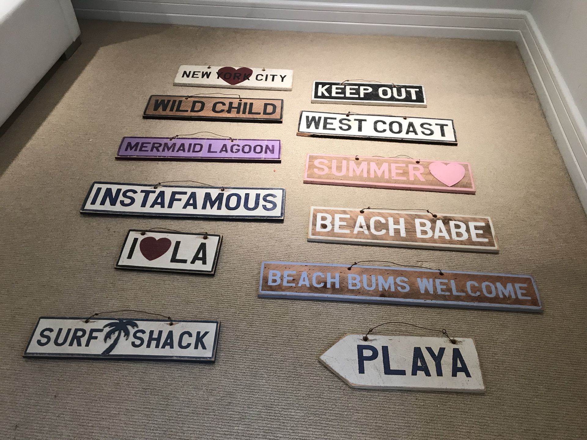 Wooden signs - Brandy Melville