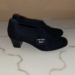 New Cute And Comfy Memory Foam Black Booties  8.5 