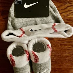 New Nike Newborn/Infant Hat & Booties Set