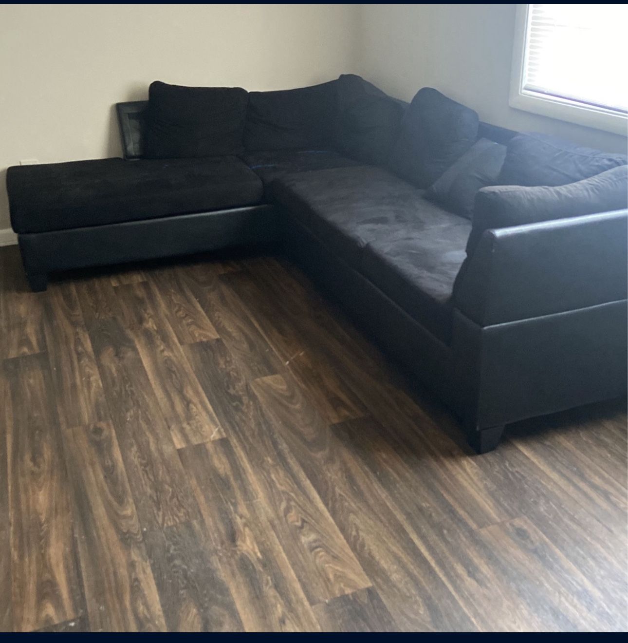 Sectional Black Counch 