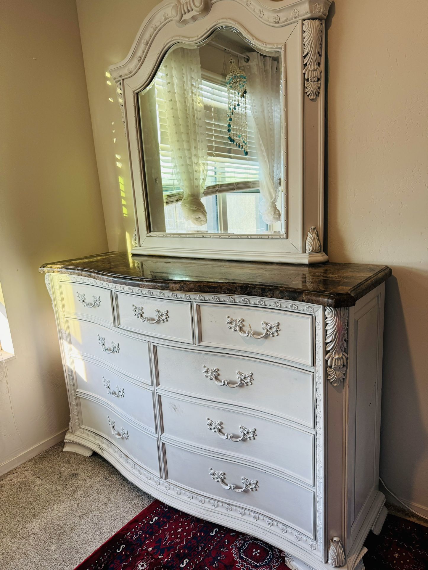 Dresser With Mirror 