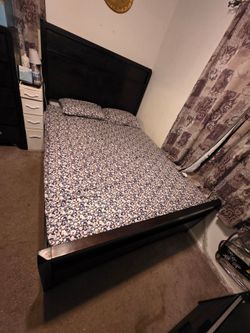 Queen bed set
