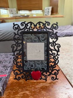 Disney Parks Evil Queen Poison Apple Picture Frame w/ Original Box