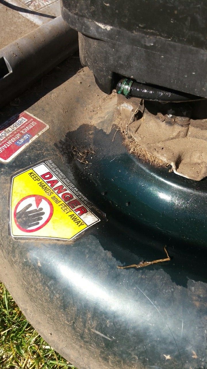 Lawn mower leaks gas from fuel hose, see pics. for Sale in WA