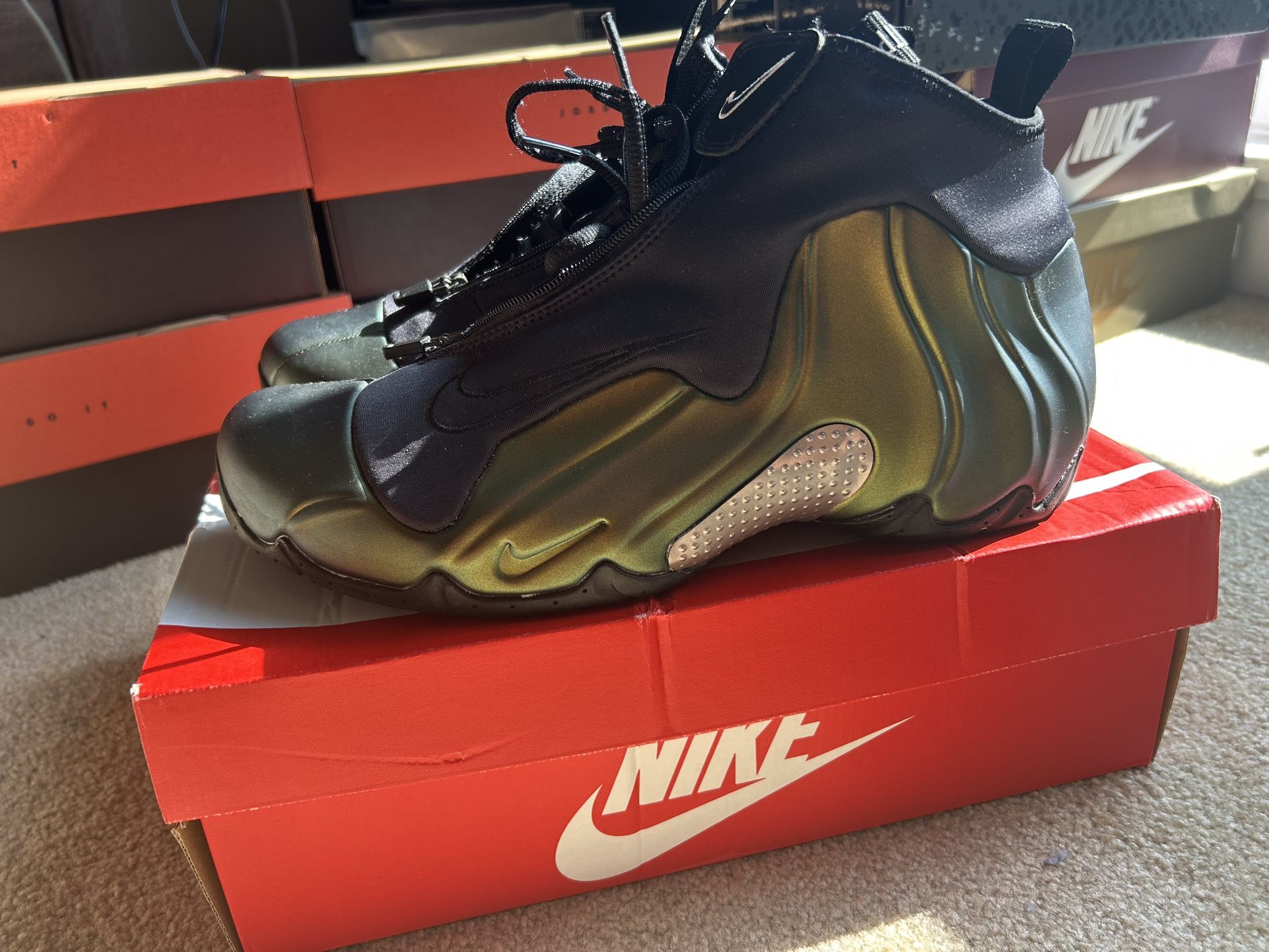 Air Flightposite Men’s Size 10 “ Metallic Gold”