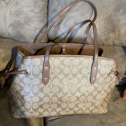 Coach signature tote like new