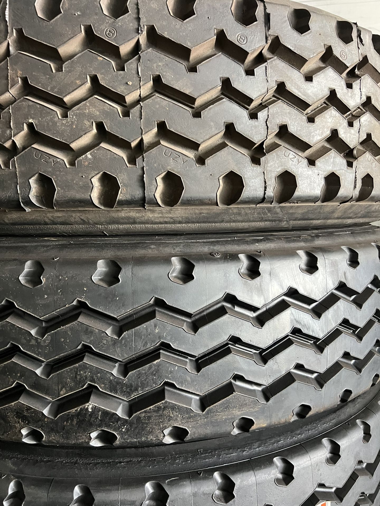 Recap Tires LP24.5
