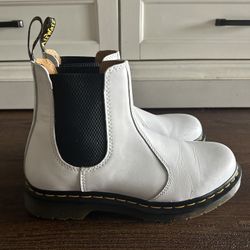 Dr. Marten Chelsea Boot Size 9
