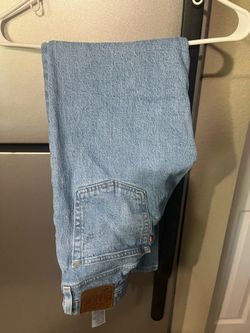 Great deal get all 4 ladies size 28&29 Levi’s jeans 👖 and 2 shorts great condition