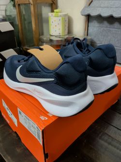 11m Nike Running Navy Blue and White