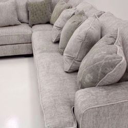 Absolutely Stunning Beautiful Cozy Sectional! 