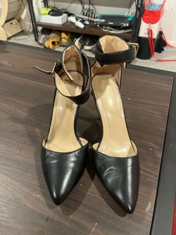 Size ten women’s stiletto heels