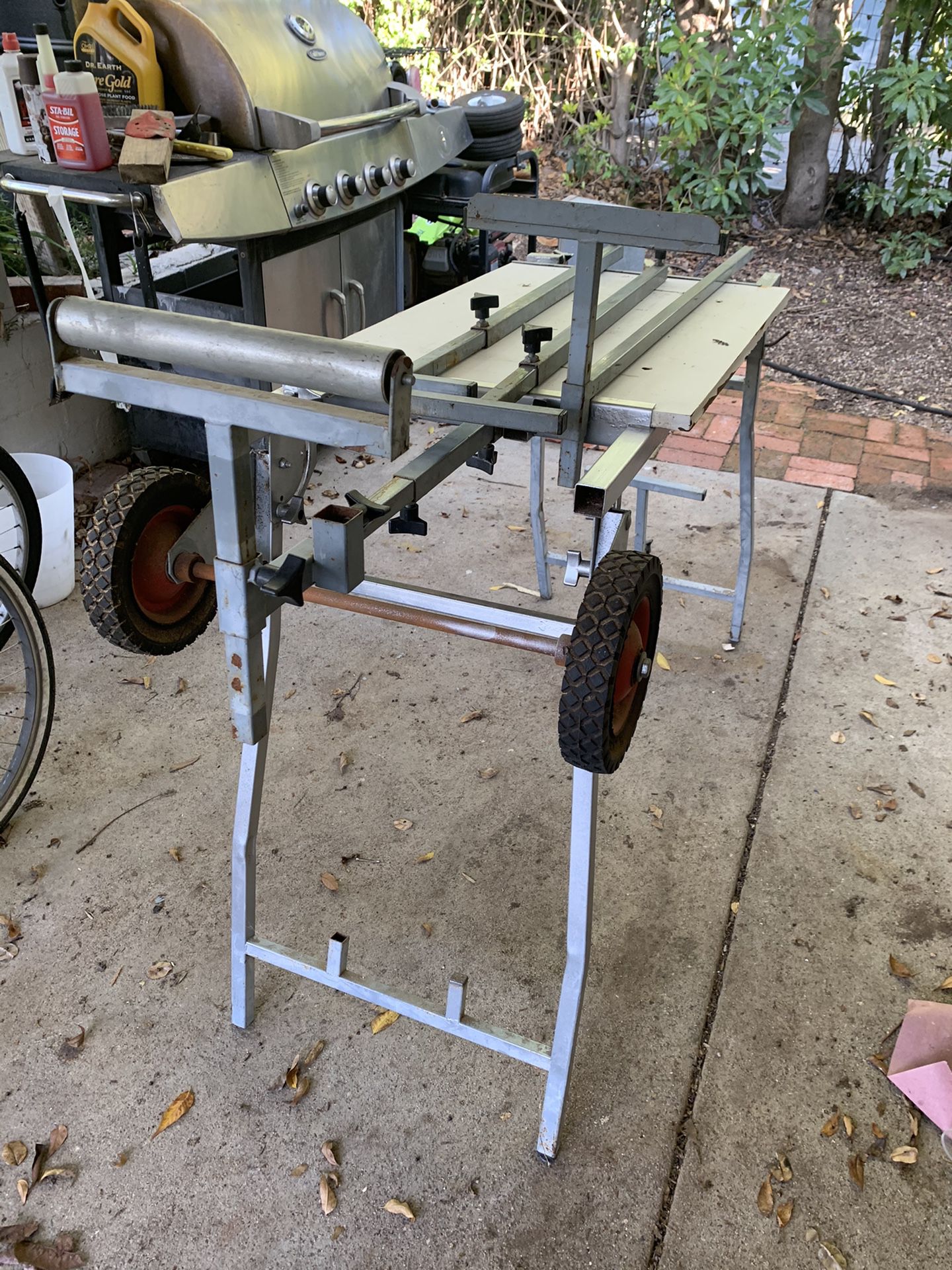 Chop saw table with extensions
