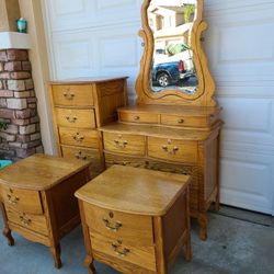 Dresser And Taes