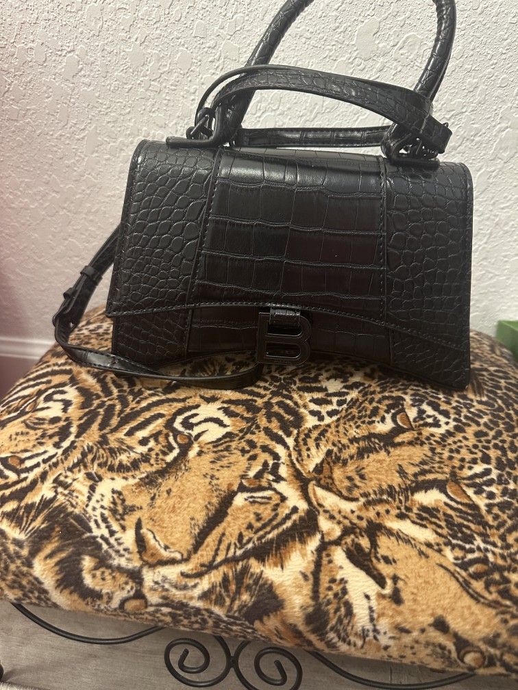 Purse. Bag. Shoulder Bag. Handbag. Tote. Bolsa. Cartera.